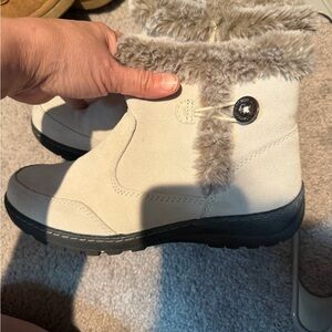 Cozy Cream woman’s Boots